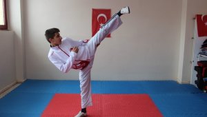 17 yaşındaki Milli tekvandocunun hedefi Dünya şampiyonluğu
