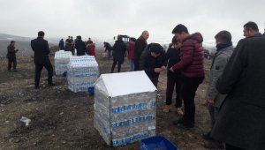 2 bin 500 pet şişeden 10 köpek barınağı yaptılar