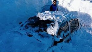 Adana Tufanbeyli'de kar insan boyunu geçti