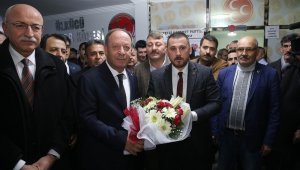 Başkan Oprukçu resmi MHP üyelik formunu imzaladı