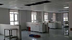 Çatıdaki kar eriyince hastaneyi su bastı