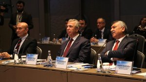 CHP'li büyükşehir belediye başkanları Adana'da buluştu