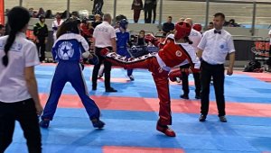 Diyarbakırlı sporcudan Türk bayrağını yırtan Yunan vekile tokat gibi cevap'