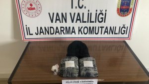 Gevaş'ta 3 kilogram plaka esrar ele geçirildi