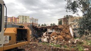 Kızıltepe'de uyuşturucu yuvası haline gelen 23 metruk dükkan yıkıldı