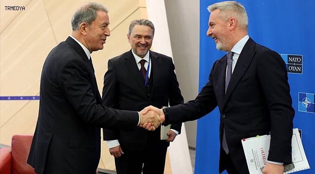 Milli Savunma Bakanı Akar, NATO zirvesinde mevkidaşları ile bir araya geldi