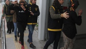 Tır sürücüsünün elini ısırarak parasını alan kadın tutuklandı