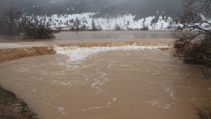 Yağışlar ve eriyen kar suları, ekili arazileri sular altında bıraktı