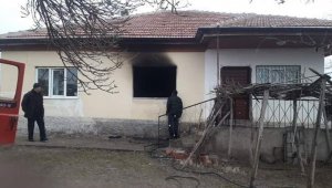 Yangında dumandan etkilenen yaşlı kadın hayatını kaybetti