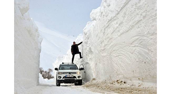 Yüksekova'da kar kalınlığı 6 metreyi geçti