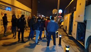 İstanbul'da mültecilerin gidişi gece saatlerinde de sürüyor