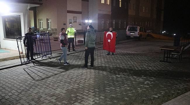 Türkiye Cumhuriyeti'ne küfür eden karantinadaki öğrencilere vatandaşlardan tepki