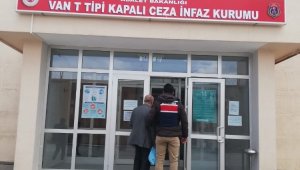 9 yıllık cezaevi firarisi, evden ahıra açılan tüneli takip eden jandarma ekiplerince yakalandı