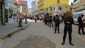 Hatay'da Suriyelilerin ATM kuyruğu