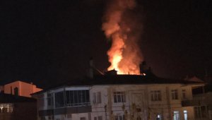 Niğde'de çatı yangını korkuttu