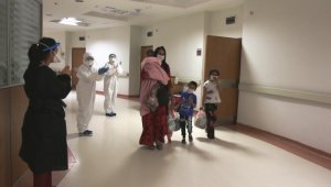 5,5 aylık bebek ve 9 yakını korona virüsü yendi