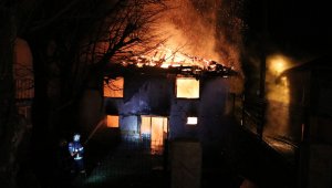 Bolu'da kullanılmayan eski cami alev alev yandı