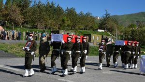 Hakkari'de şehit olan 2 asker için tören düzenlendi