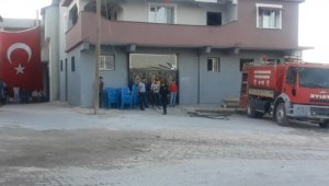 Hataylı şehidin evine dev Türk bayrağı asıldı