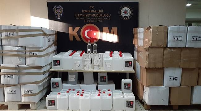 İzmir'de iki ayrı depoya baskın: Yaklaşık 8 ton sahte etil alkol ele geçirildi