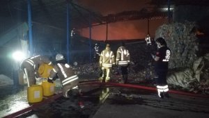 Katı atık toplama merkezindeki patlamalı yangın geceyi aydınlattı