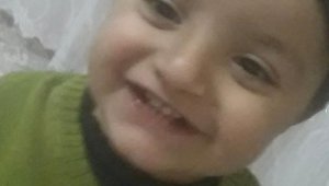 Küçük çocuğa çarpıp kaçtı