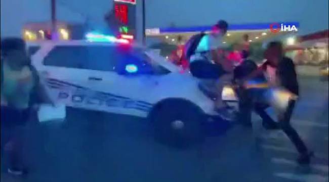 ABD'de polis aracını göstericilerin üzerine sürdü