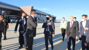 Bakan Karaismailoğlu Erzurum Havalimanı'nda incelemelerde bulundu