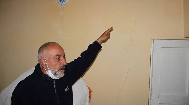 Bingöl'de meydana gelen depremin ardından Erzurum'daki bazı evlerde çatlaklar oluştu