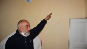 Bingöl'de meydana gelen depremin ardından Erzurum'daki bazı evlerde çatlaklar oluştu