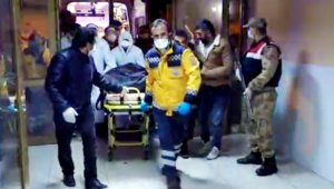 Depremde şehit olan korucunun naaşı hastaneye getirildi