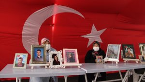 HDP önündeki ailelerin evlat nöbeti 295'inci gününde