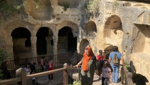 Mühendislik harikası "Titus Tüneli"ne turist akını