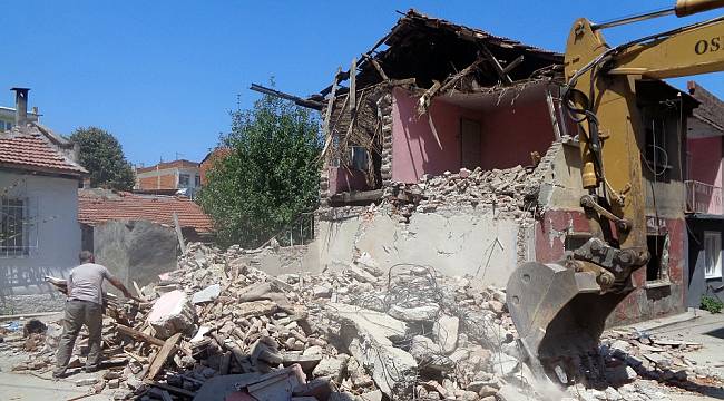Osmangazi'de 42 metrûk bina yıkıldı