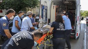 Polis ve itfaiye evde rahatsızlanan yaşlı adam için alarma geçti