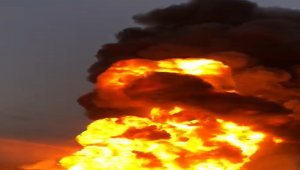 Sınırdaki anız yangını araca sıçradı