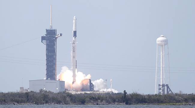 Spacex'in tarihi fırlatışta kullandığı roketi karaya ulaştı