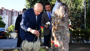 Bahçeli, Alparslan Türkeş'in mezarını ziyaret etti