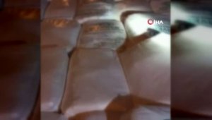 Çuvallar içinde usulsüz taşınan yüzlerce kilo tulum peynirine el konuldu