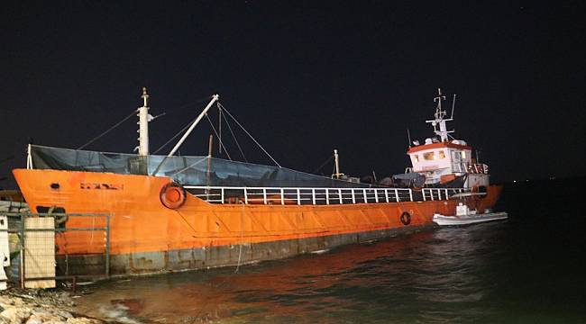 İzmir'de bir gemide 268 düzensiz göçmen yakalandı