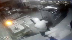 Kağıt toplayıcı rolüne giren hırsızlar esnafı canından bezdirdi