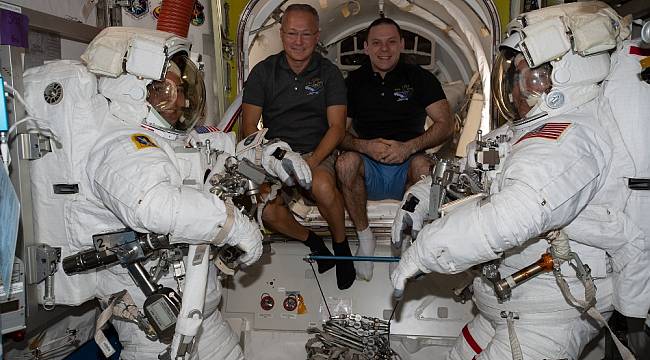 NASA'ya bağlı astronotlardan uzay yürüyüşü