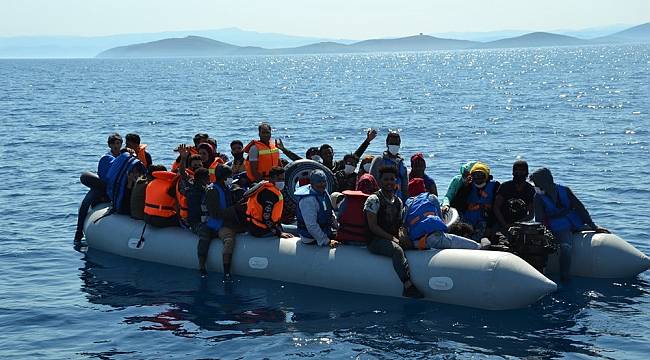 Ayvalık'ta 74 göçmen kurtarıldı
