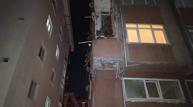 Bahçelievler'de yıkım kararı olan binanın balkonu çöktü: 1 yaralı