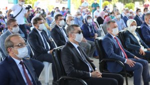 Bakan Ziya Selçuk'tan 17 Ağustos Depremi Şehitliği'ne ziyaret