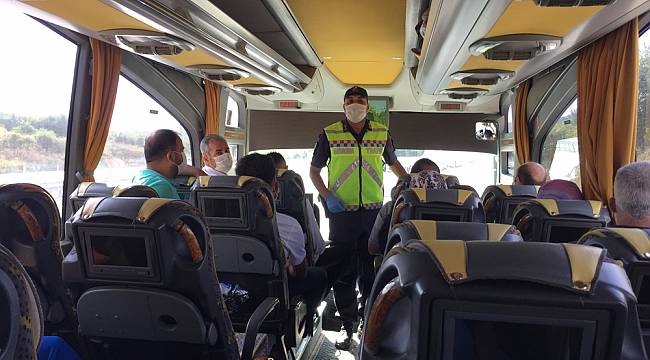 İstanbul İl Jandarma Komutanlığı ekipleri otobüs ve taksileri denetledi