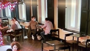 Tarihi Narmanlı Han'daki kafede çanta hırsızlığı kamerada