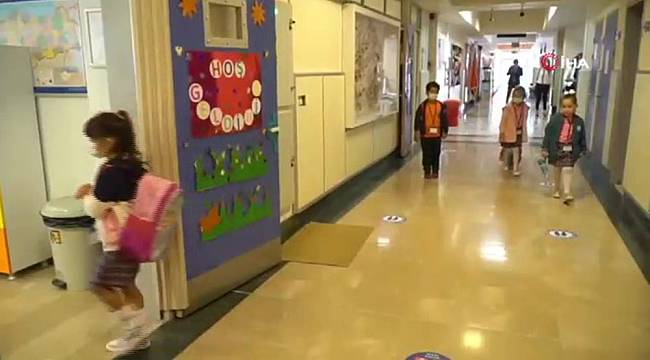 Bakan Selçuk, okullardaki ilk günün heyecanını sosyal medyada paylaştığı videoyla duyurdu