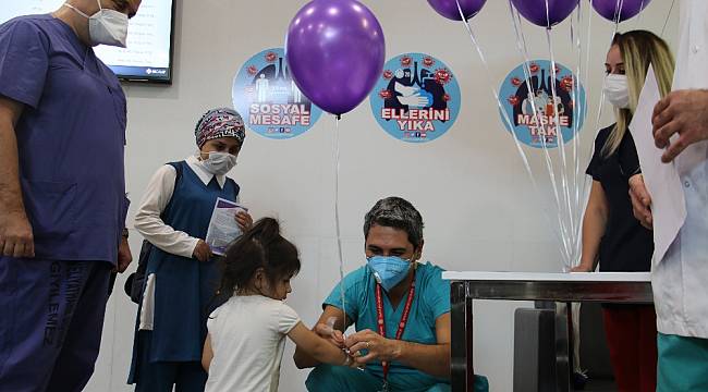 Dünya Jinekolojik Onkoloji Günü'nde mor balonlar gökyüzü ile buluştu