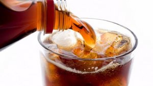 Gazlı içecekler kadınlarda kemik erimesine neden oluyor